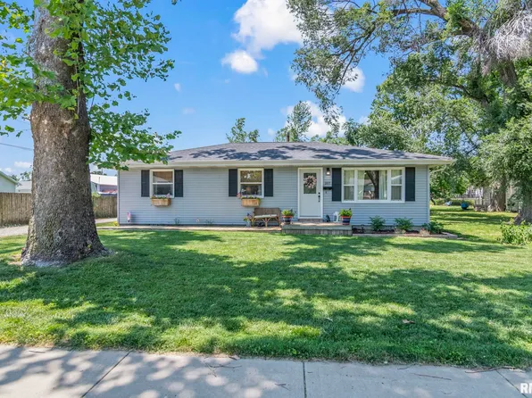 207 S State St, Chatham, IL 62629