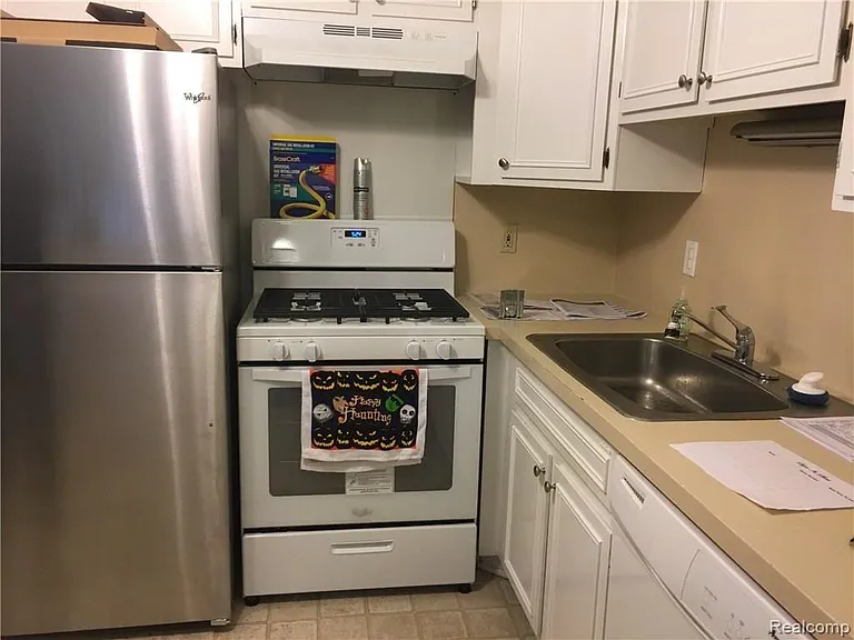 444 Fox Hills Dr N #3 — Photo 9