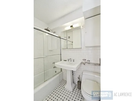 Sold by Aclawrence | media 11
