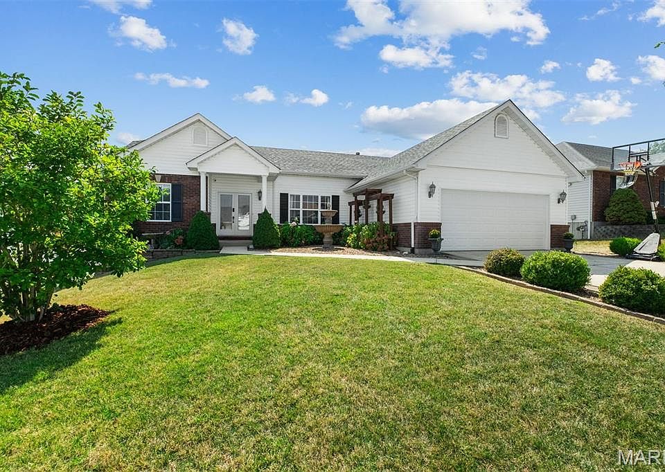 1st image of 3981 Cambridge Crossing Dr