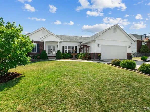 3981 Cambridge Crossing Dr, Saint Charles, MO 63304