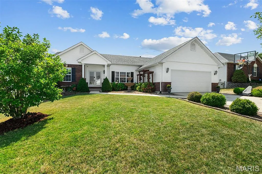 3981 Cambridge Crossing Dr photo 1