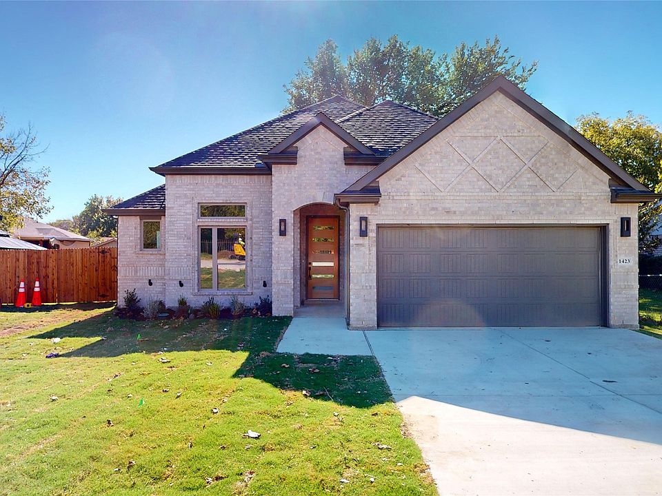 1st image of 1423 E Marshall Dr