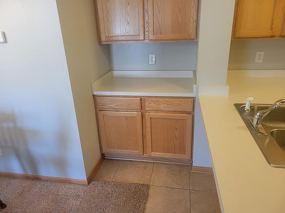 4th image of 17812 Tyler Dr NW
