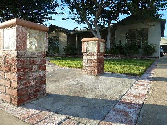 5th image of 318 W Granada Ct