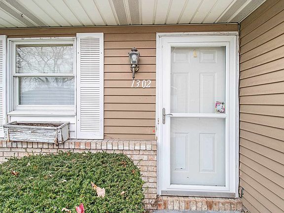3rd image of 1302 Berkley Cir