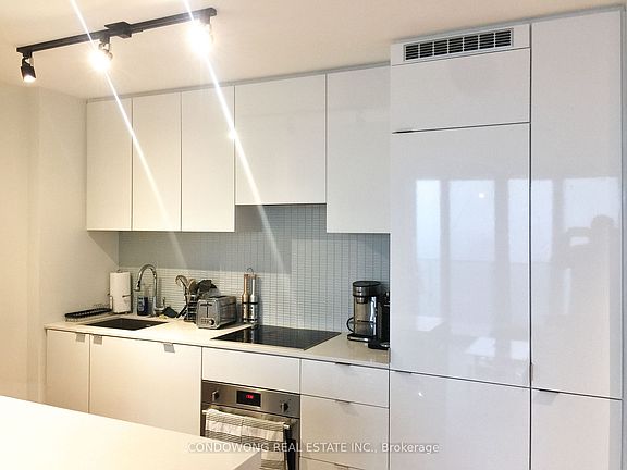 3rd image of 7 Grenville St #2705