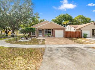 1250 SW 84th Ter, Pembroke Pines, FL 33025