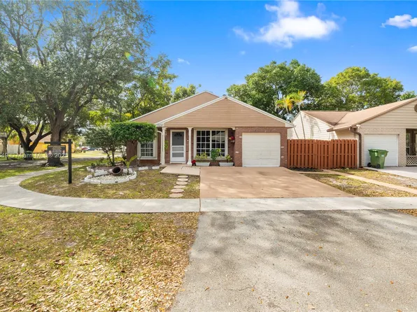 1250 SW 84th Ter, Pembroke Pines, FL 33025