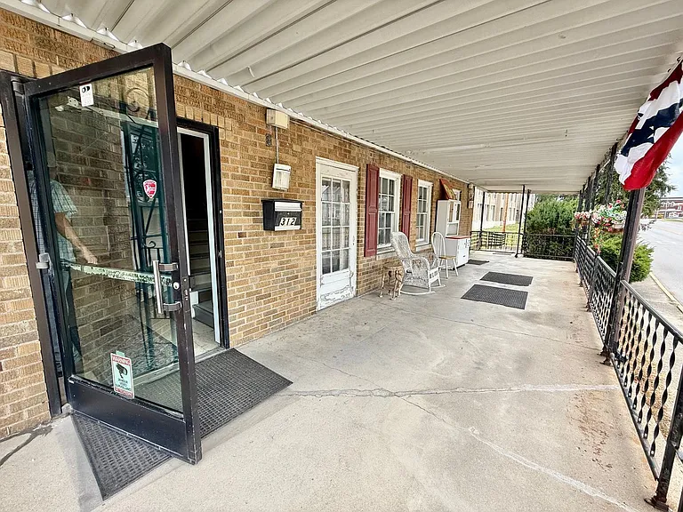 312 W State St #4 — Photo 2