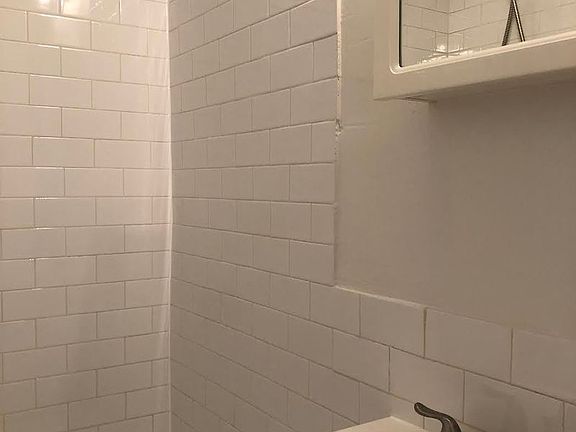 5th image of 124 Jefferson Ave APT 3r