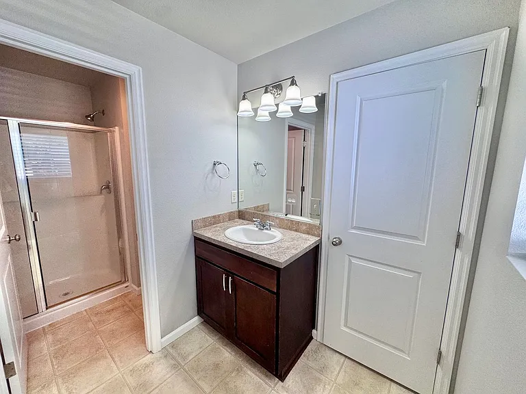 207 NE 52nd St — Photo 25