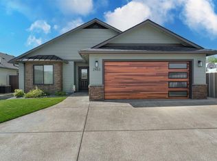 2953 Naples Dr, Grants Pass, OR 97527
