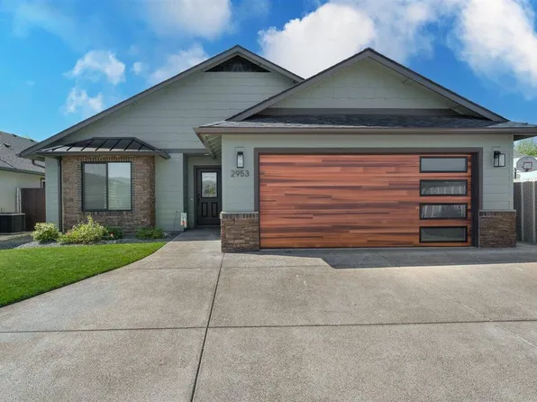 2953 Naples Dr, Grants Pass, OR 97527