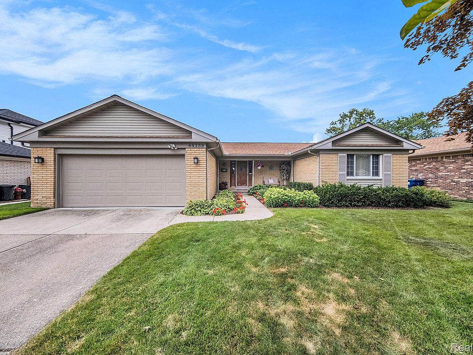 1st image of 44189 Leeann Ln