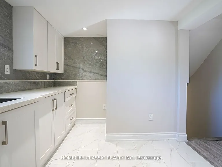 100 Chaucer Cres — Photo 7