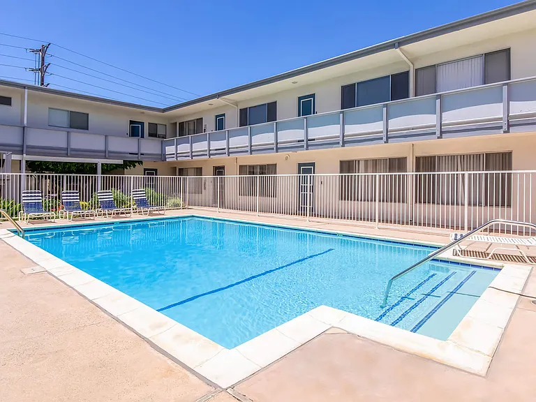 Ocean West Apartments — Photo 7