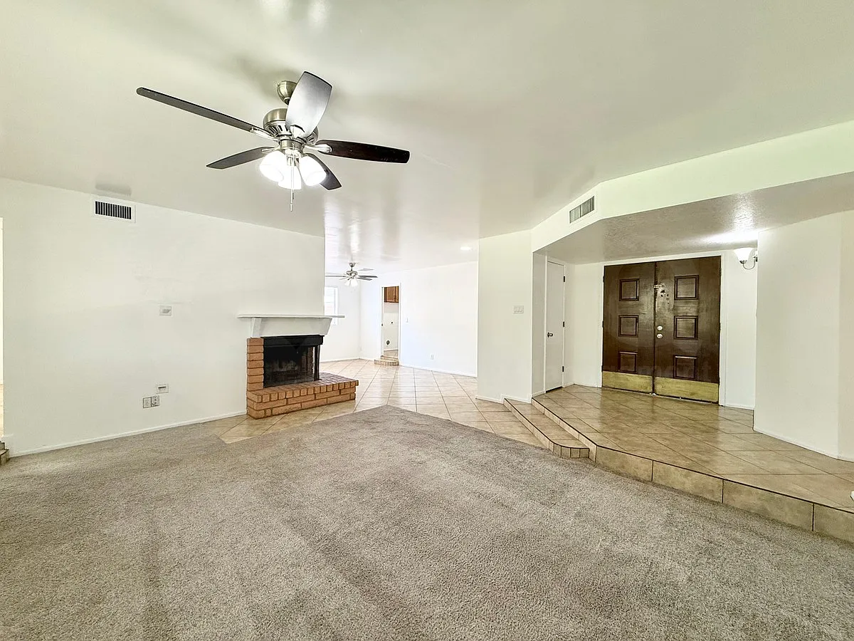 3 bed, 2.0 bath, 1871 sqft, $2,499 — Photo 4