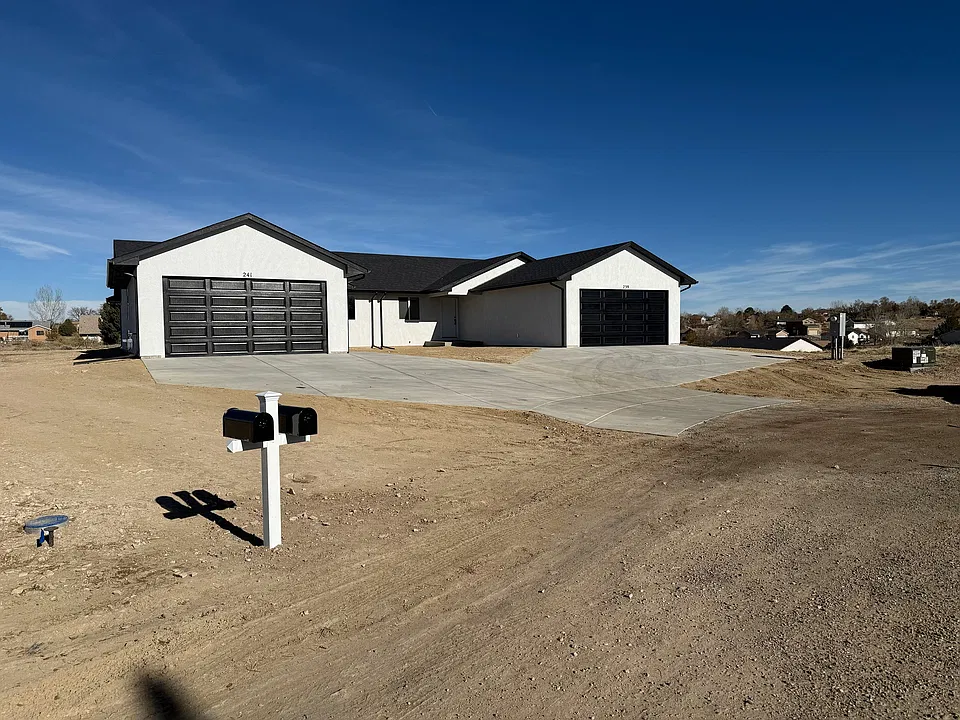 241 W Laurue Ln #241