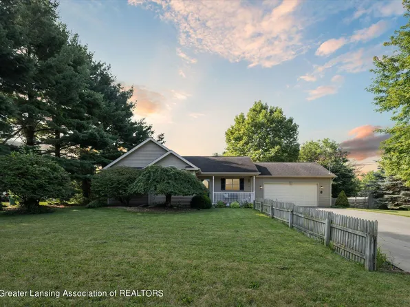 205 Meadowdale Ln, Perry, MI 48872