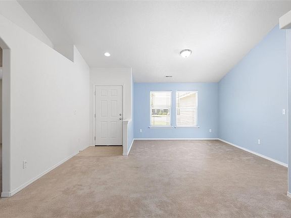 4th image of 1831 Crab Apple Cir