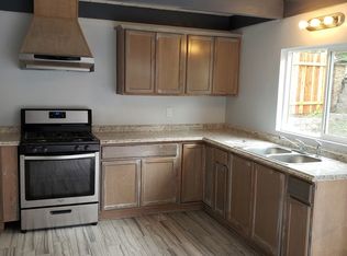 827 Raintree Pl, Vista, CA 92084