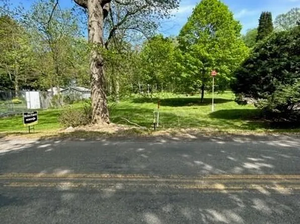 W Clear Lake Rd, Buchanan, MI 49107