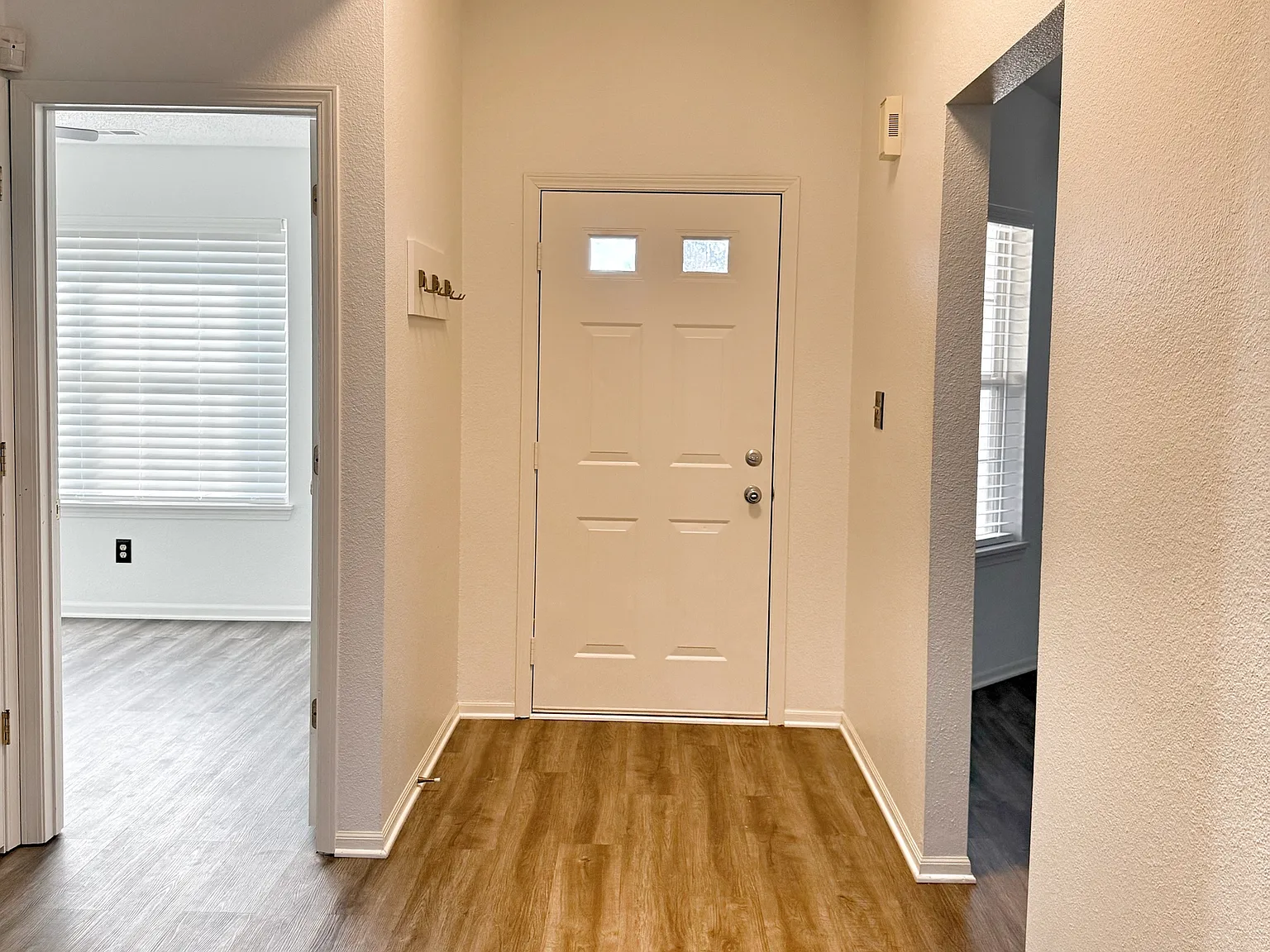 3 bed, 1139 sqft, $1,800 — Photo 2