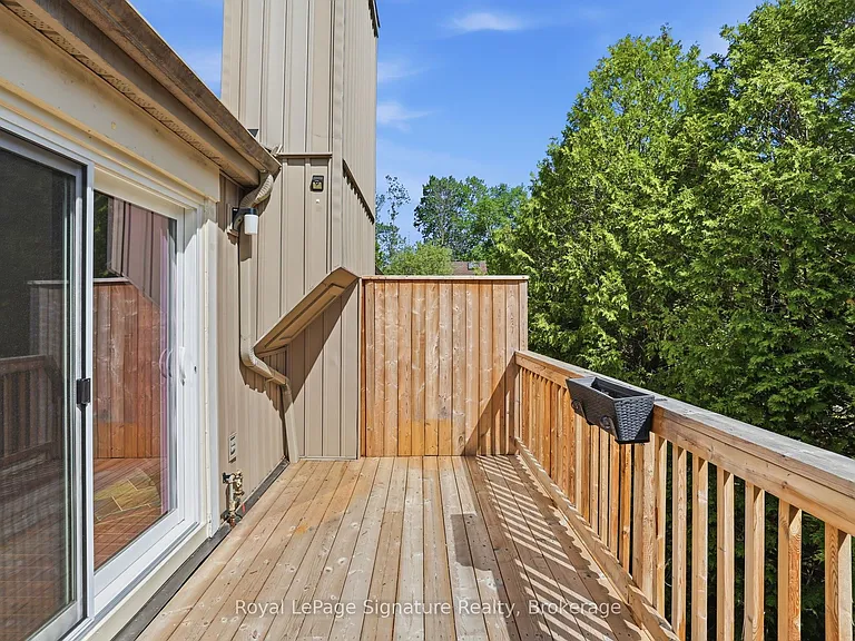 585 Oxbow Cres — Photo 27
