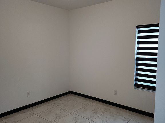 4th image of 906 N Woodson Ave #1