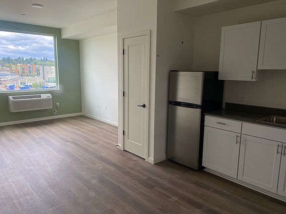 4th image of 310 Capitol Way N APT 408
