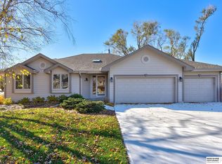 20755 Appaloosa Dr, Elkhorn, NE 68022