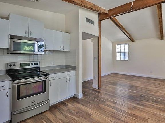 4th image of 4413 W Idlewild Ave