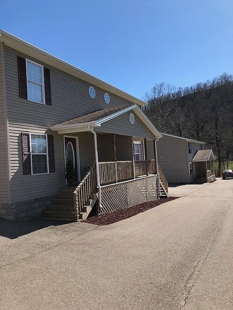 Nice front porch on each unit