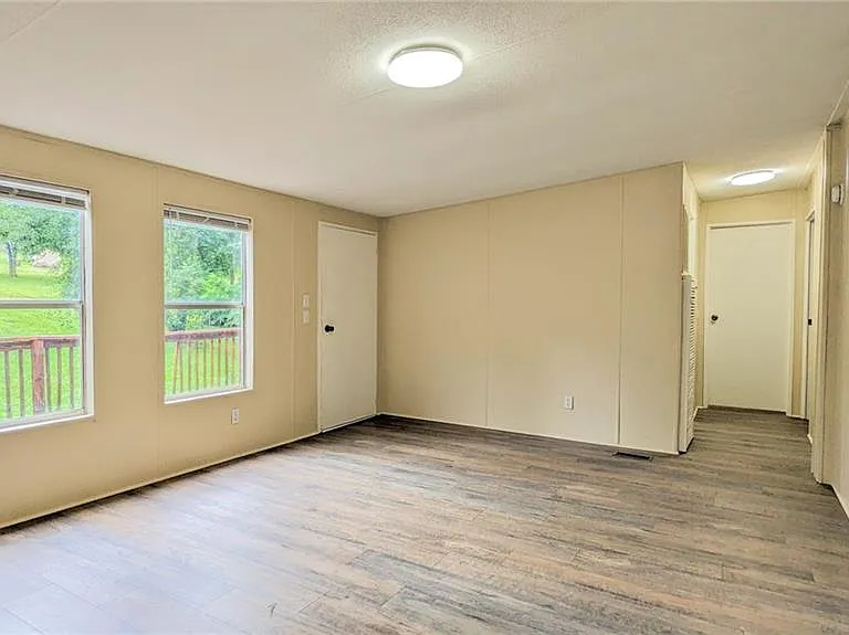 99 Center Grove Dr — Photo 11