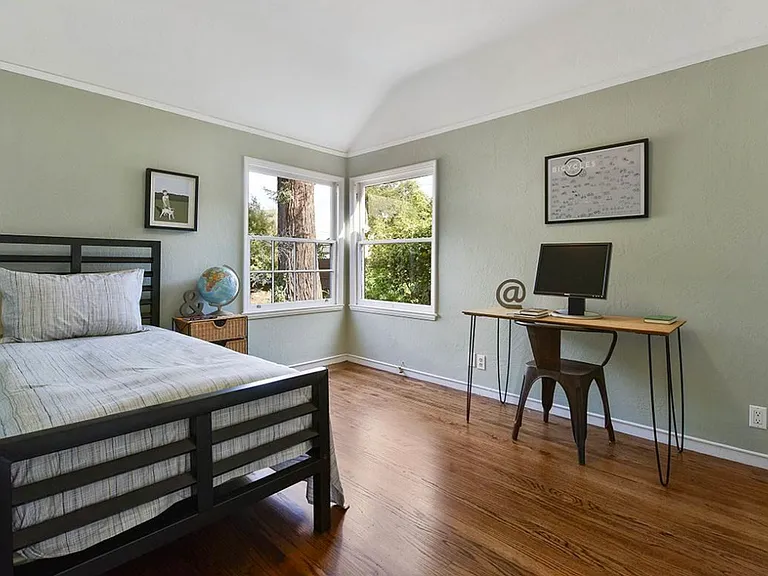 1424 Lincoln St — Photo 4