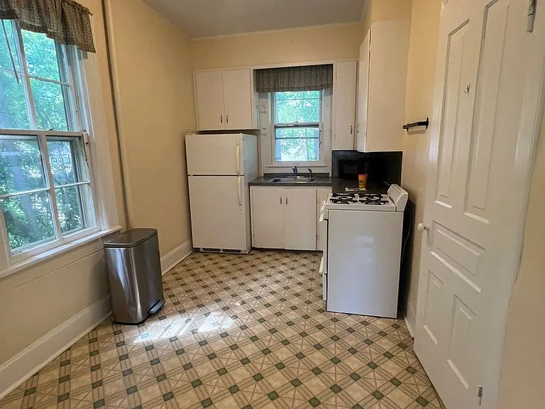 714 W Madison St — Photo 4