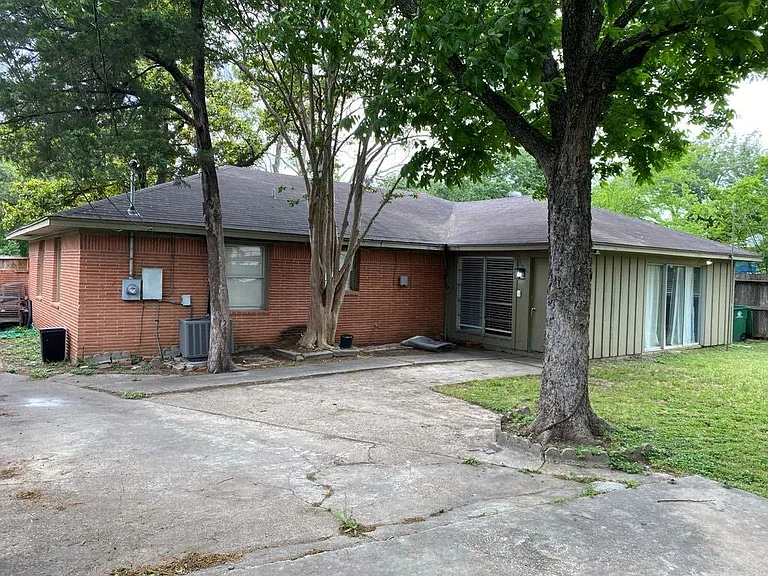 8410 Sonneville Dr — Photo 16
