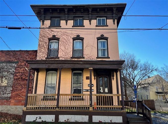 1st image of 709 Noyes St