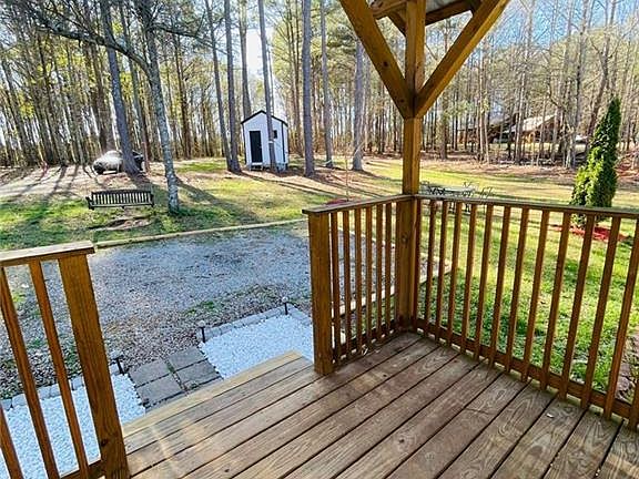 3rd image of 489 Childers Rd