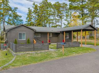 1848 Thomas Ave, Coos Bay, OR 97420