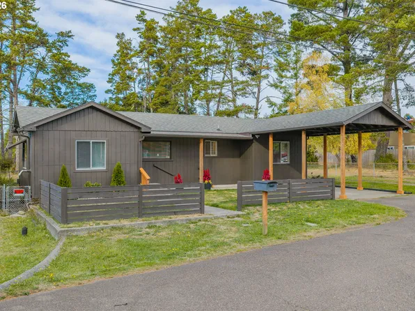 1848 Thomas Ave, Coos Bay, OR 97420
