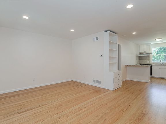 5th image of 1874 Creek Dr