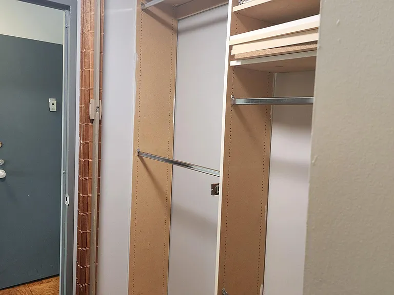 Custom closet system