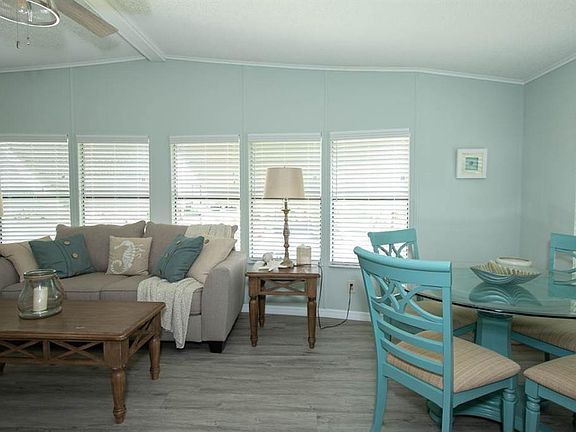4th image of 850 Periwinkle Cir