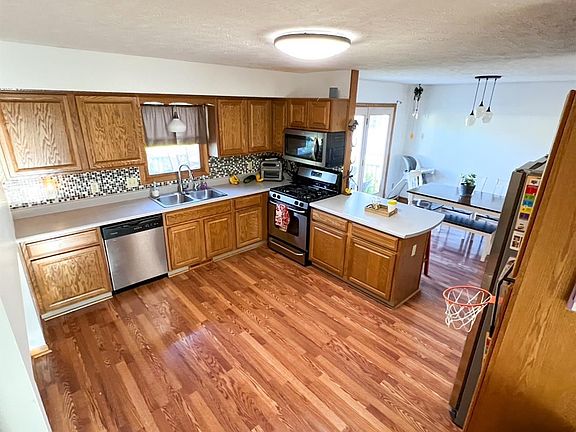 2nd image of 612 Carmen Pl