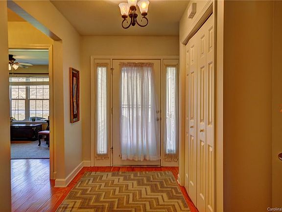 4th image of 239 Castle Creek Dr #401