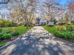 18 Gloria Ln, Huntington, NY 11743