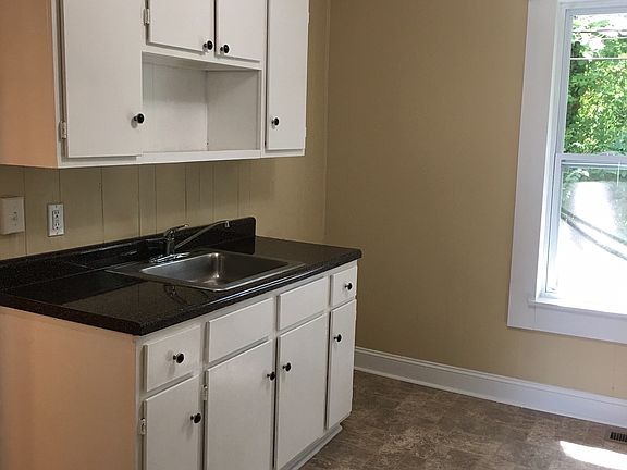 5th image of 2316 Cedar Ln