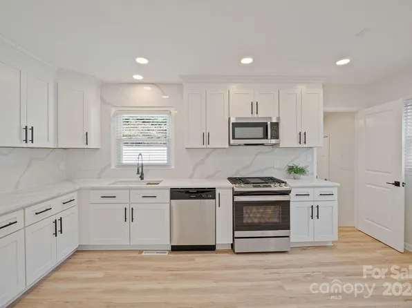 4415 Tipperary Pl, Charlotte, NC 28215